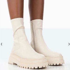 PLUBLIC DESIRE CHUNKY SOLE SOCK ANKLE CHELSEA BOOTS in Cream Size 37